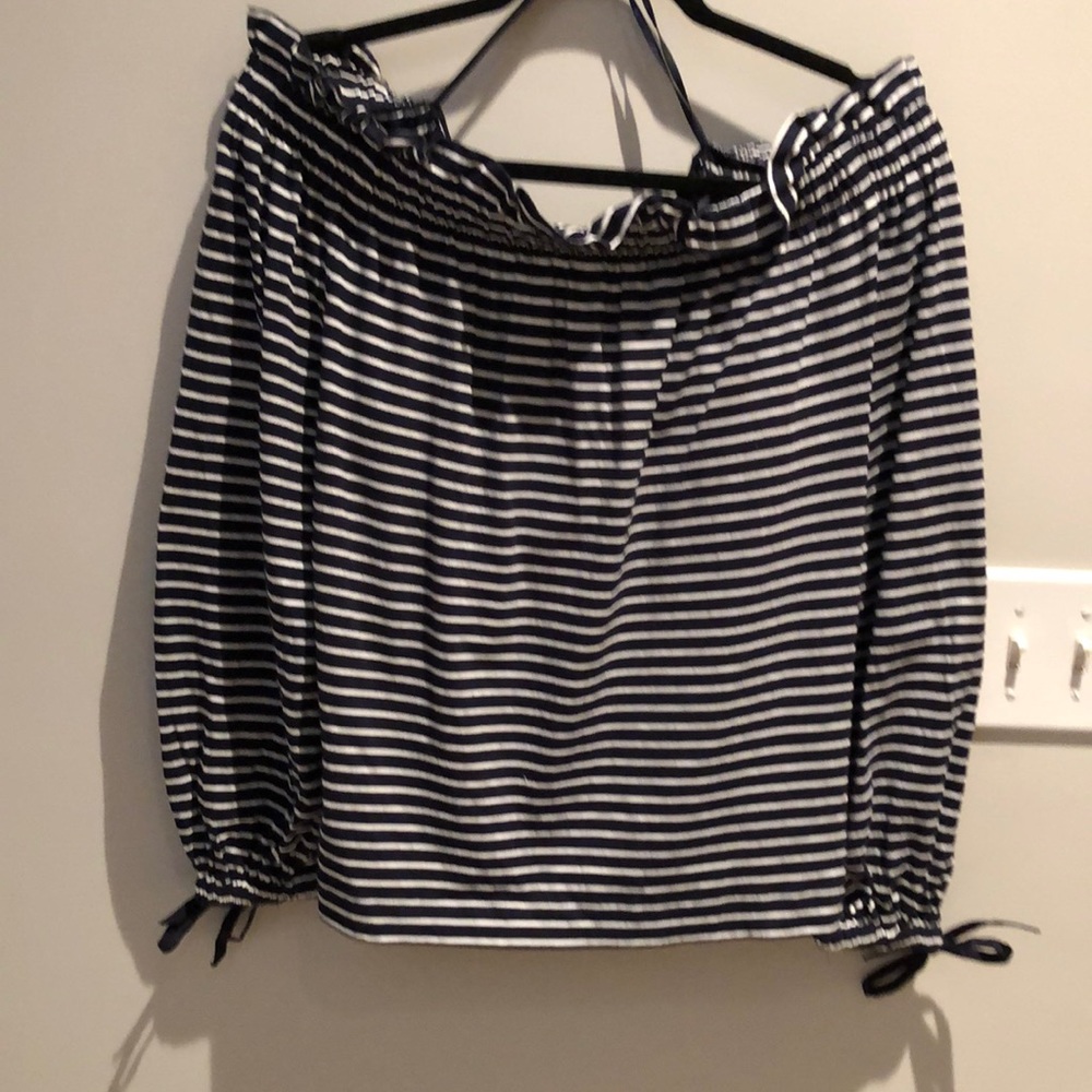 Banana Republic Navy blue with White stripes off the shoulder top. Size XL